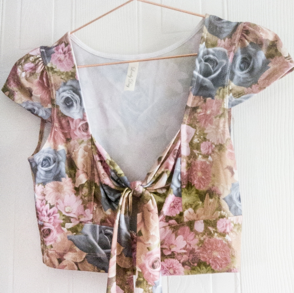 Nasty Gal Cap Sleeve Floral Crop Top
